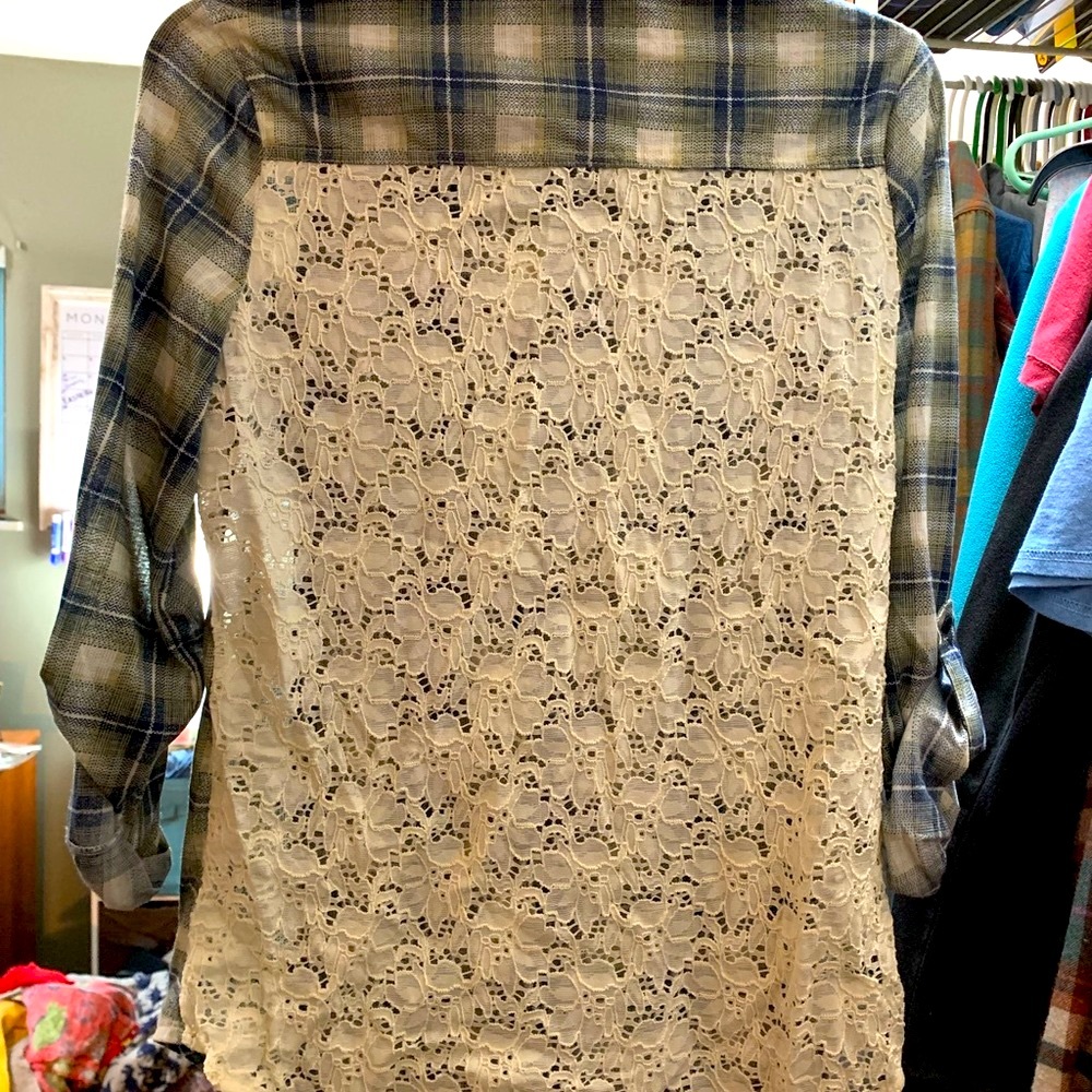 BUCKLE Passport flannel and lace button down